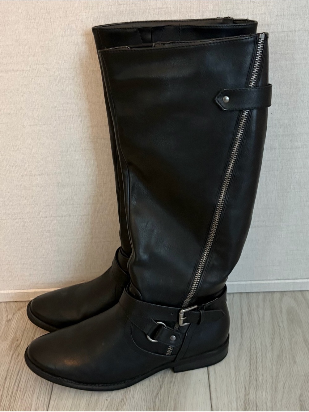 Women’s Size 9M Rampage Zipper Buckle Boots